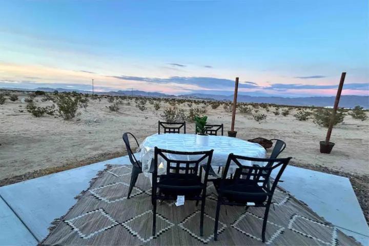 Serene Modern Home Backdoor With Great Wifi, Games, Movies, Patio Seating And Bbq Easy Access To North Joshua Tree National Park In 10 Minutes Twentynine Palms Exterior foto
