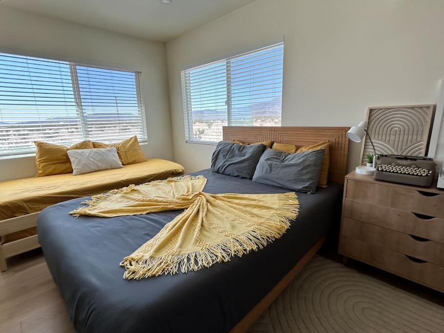 Serene Modern Home Backdoor With Great Wifi, Games, Movies, Patio Seating And Bbq Easy Access To North Joshua Tree National Park In 10 Minutes Twentynine Palms Exterior foto
